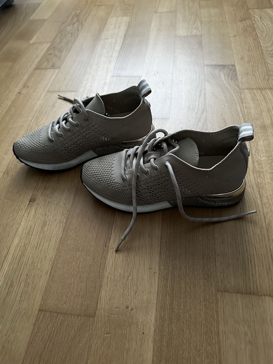 Damenschuhe: La Strada Sneakers, Grösse 36, Beige – Gebraucht aus Wil SG von millass 4