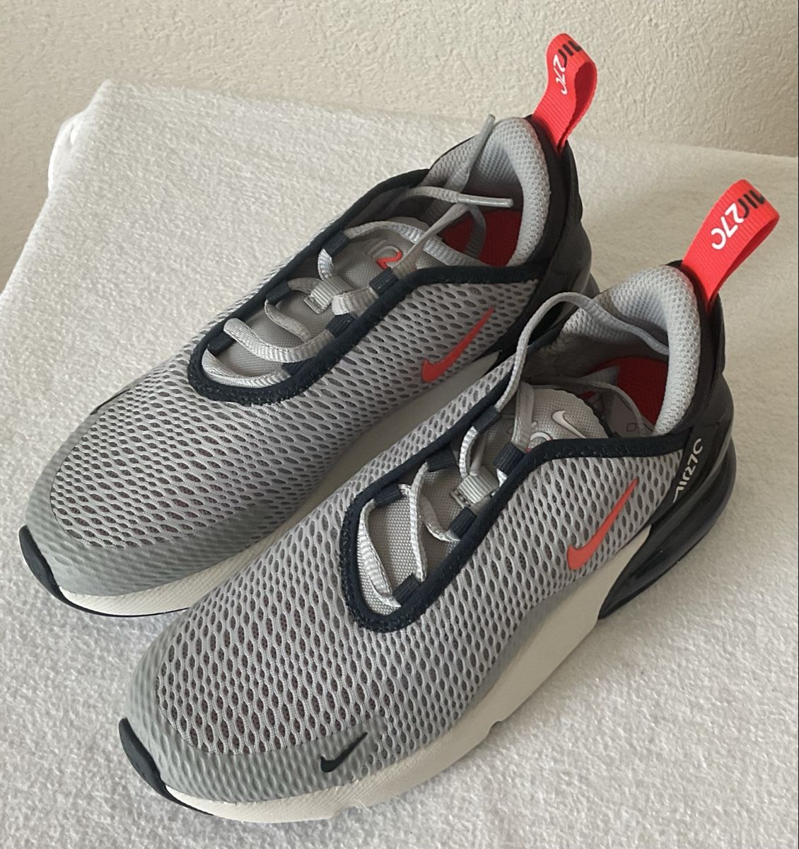 Nike Scarpe per ragazzi: Nike Air 270 baskets - pointure EUR 32 – Nuovo e nell'imballaggio originale da Corseaux venduto da Mililaforet75 2