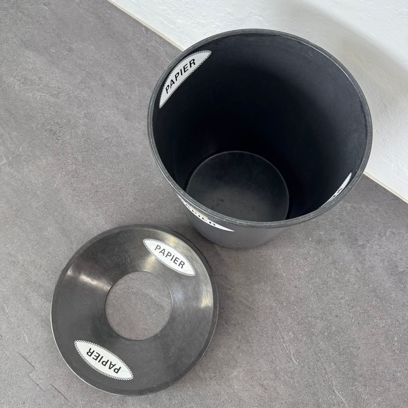 Cestini per rifiuti: Romay Brandschutz Abfalleimer mit Löschdeckel - Anthrazit – Usato da Schönenwerd venduto da mcofficeshop 4