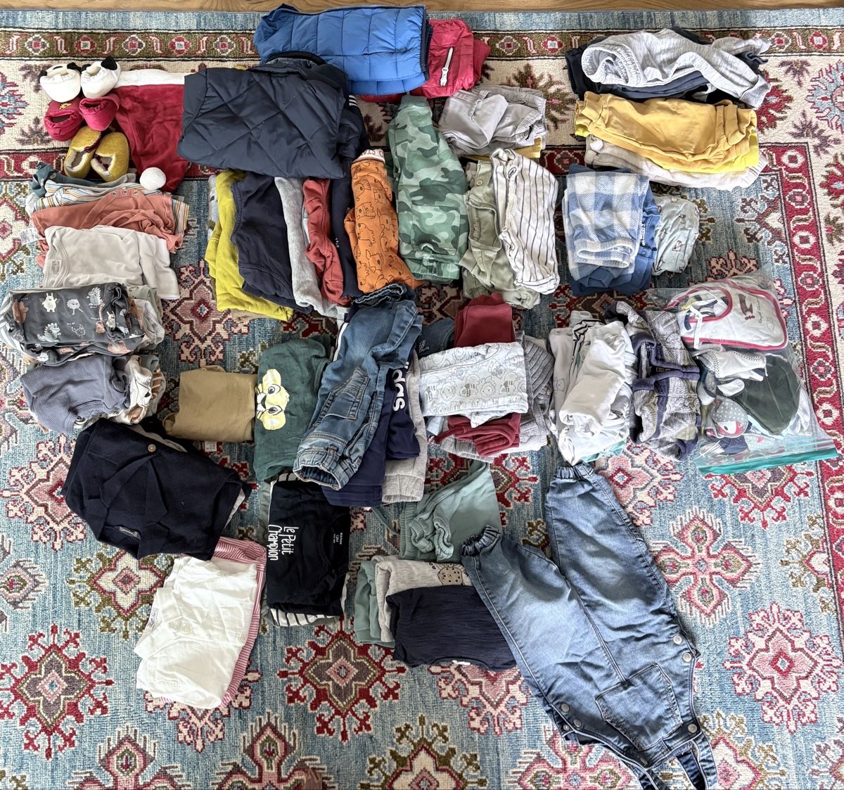 Kleiderpakete & -sets: Kids clothes  – Gebraucht aus Basilea von van_9v79