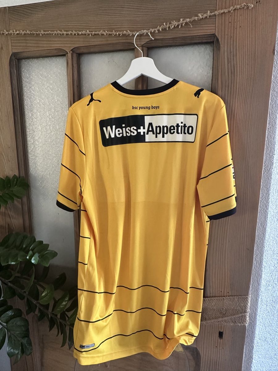 Puma Canottiere & Pantaloni: YB Heimtrikot Saison 11/12  – Usato da Alterswil FR venduto da ter_8s65 1