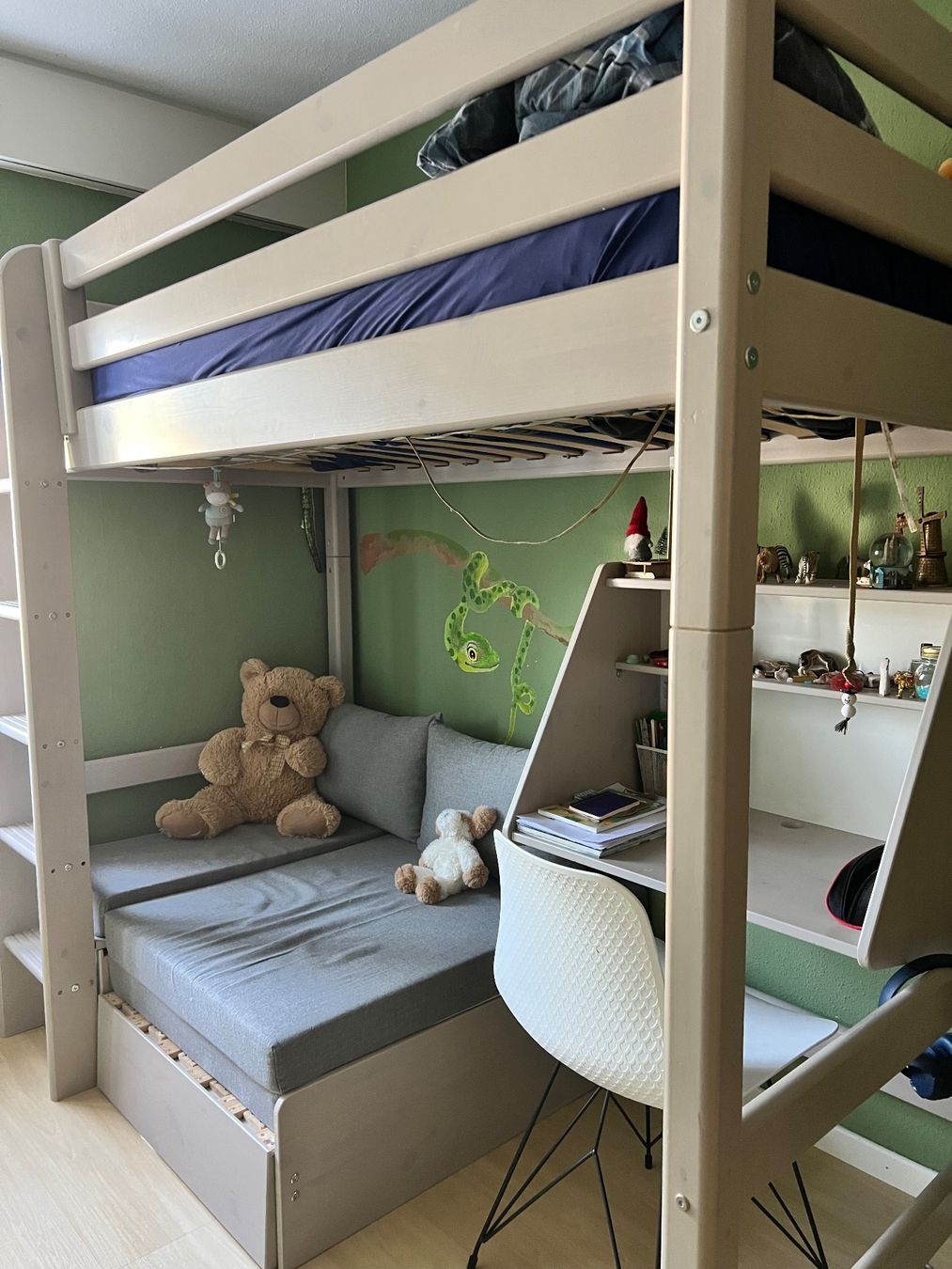 Micasa Letti: Hochbett mit Schreibtisch und Bettsofa hellgrau – Usato da Zofingen venduto da vLo_ur 2