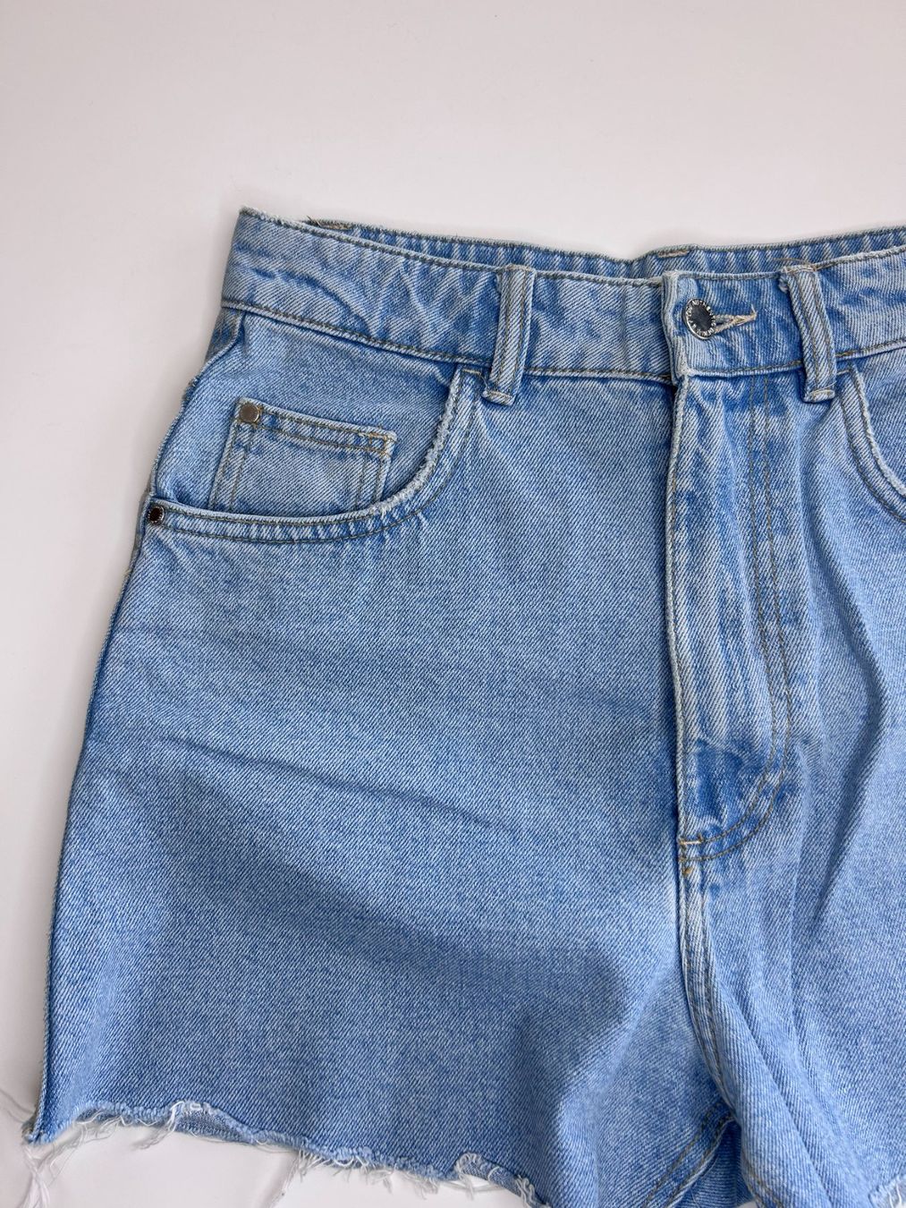 Zara Hosen: Zara Denim Shorts – Gebraucht aus St. Gallen von look-twice 1