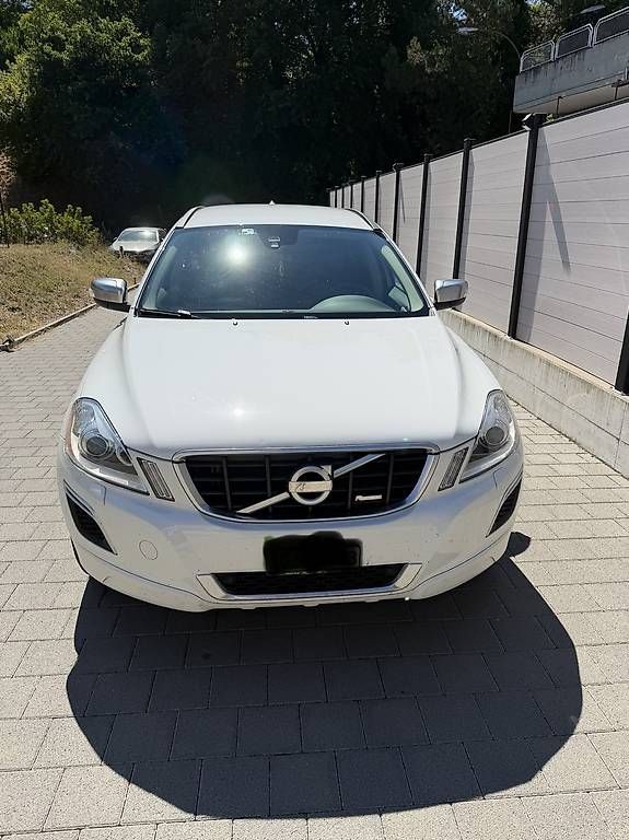 Automobili: Volvo XC60 D3 AWD R-Design – Usato da Basel venduto da cagdaspeker