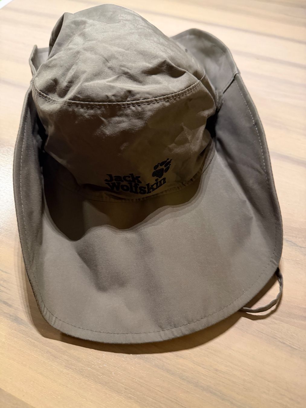 Jack Wolfskin Copricapi, berretti & cappellini: Jack Wolfskin Hut mit breiter Krempe – Usato da Endingen venduto da chocosweet 1