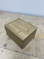 Alte, kleine, schöne Holzschachtel