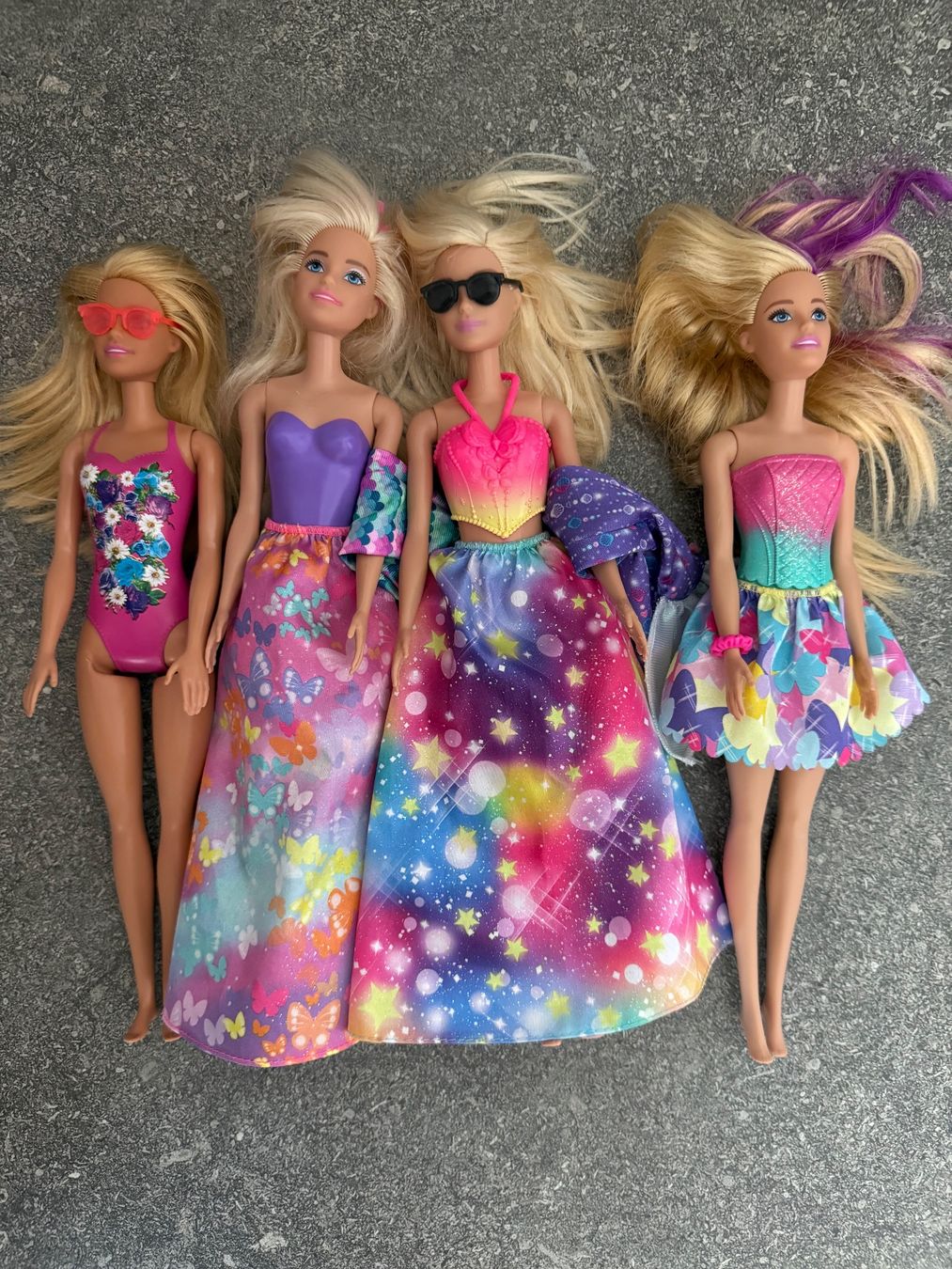 Puppen: Barbie (4 Stk. mit Zubehör) – Gebraucht aus Richterswil von Schoetto