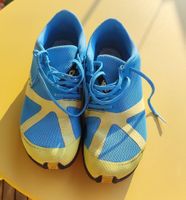 Chaussures de course bleues et jaunes taille 45