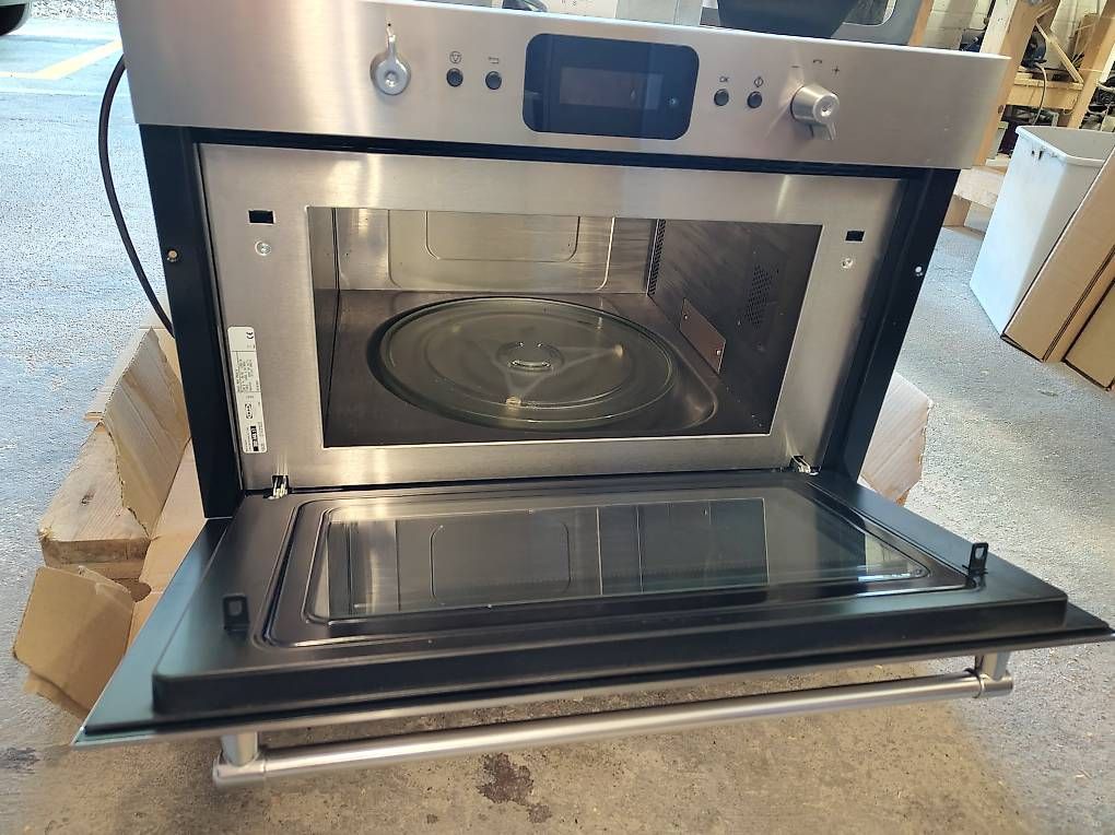 Elettrodomestici da cucina: 230V Einbau Mikrowelle – Usato da Langnau b. Reiden venduto da Renegade932 2