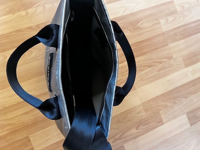 Sacs: Freitag Tasche Leland silber – D'occasion à Busswil TG par Oais0 1