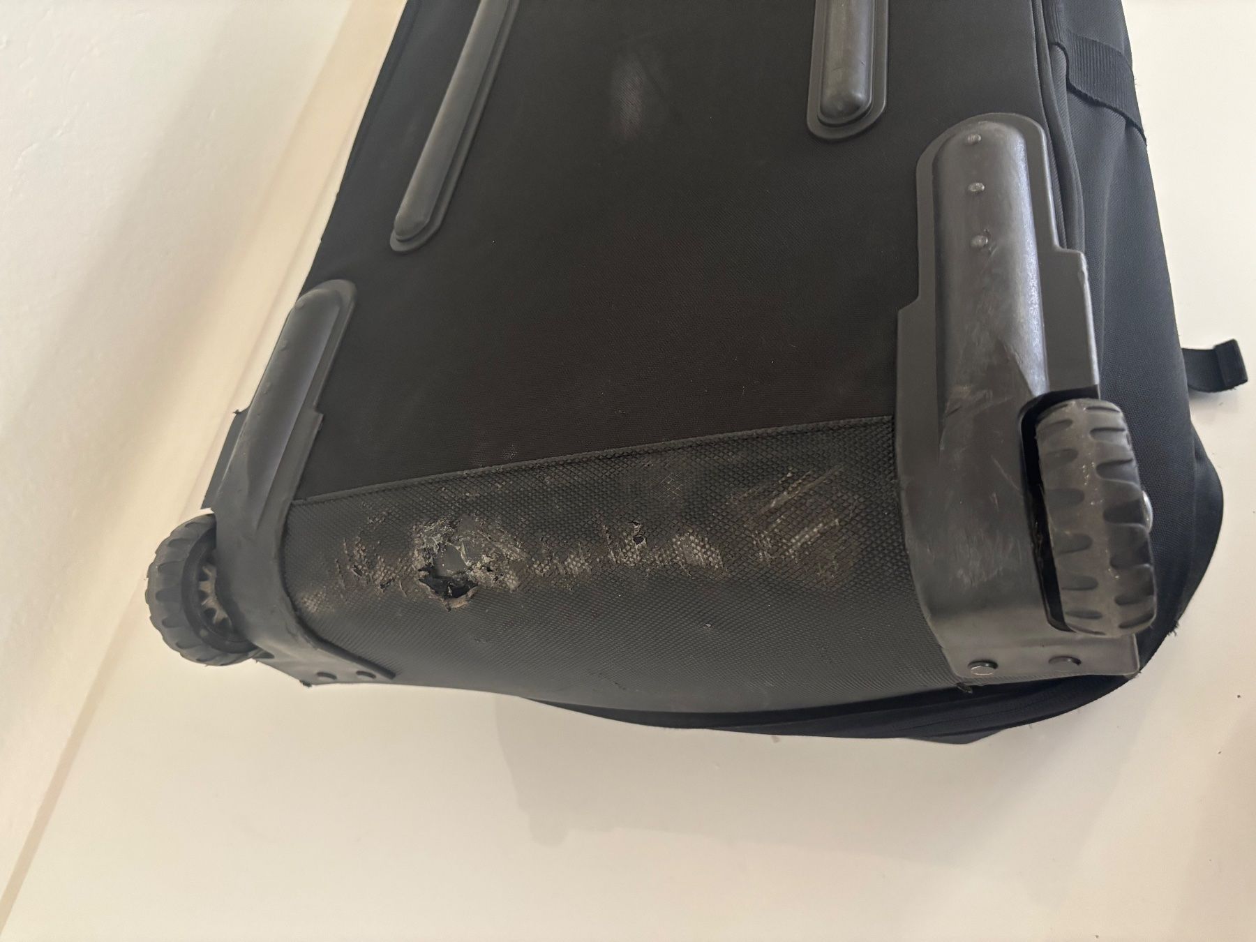 46 Nord Taschen: Reisetasche mit Rollen Schwarz – Gebraucht aus Wettingen von Wendemarket 5