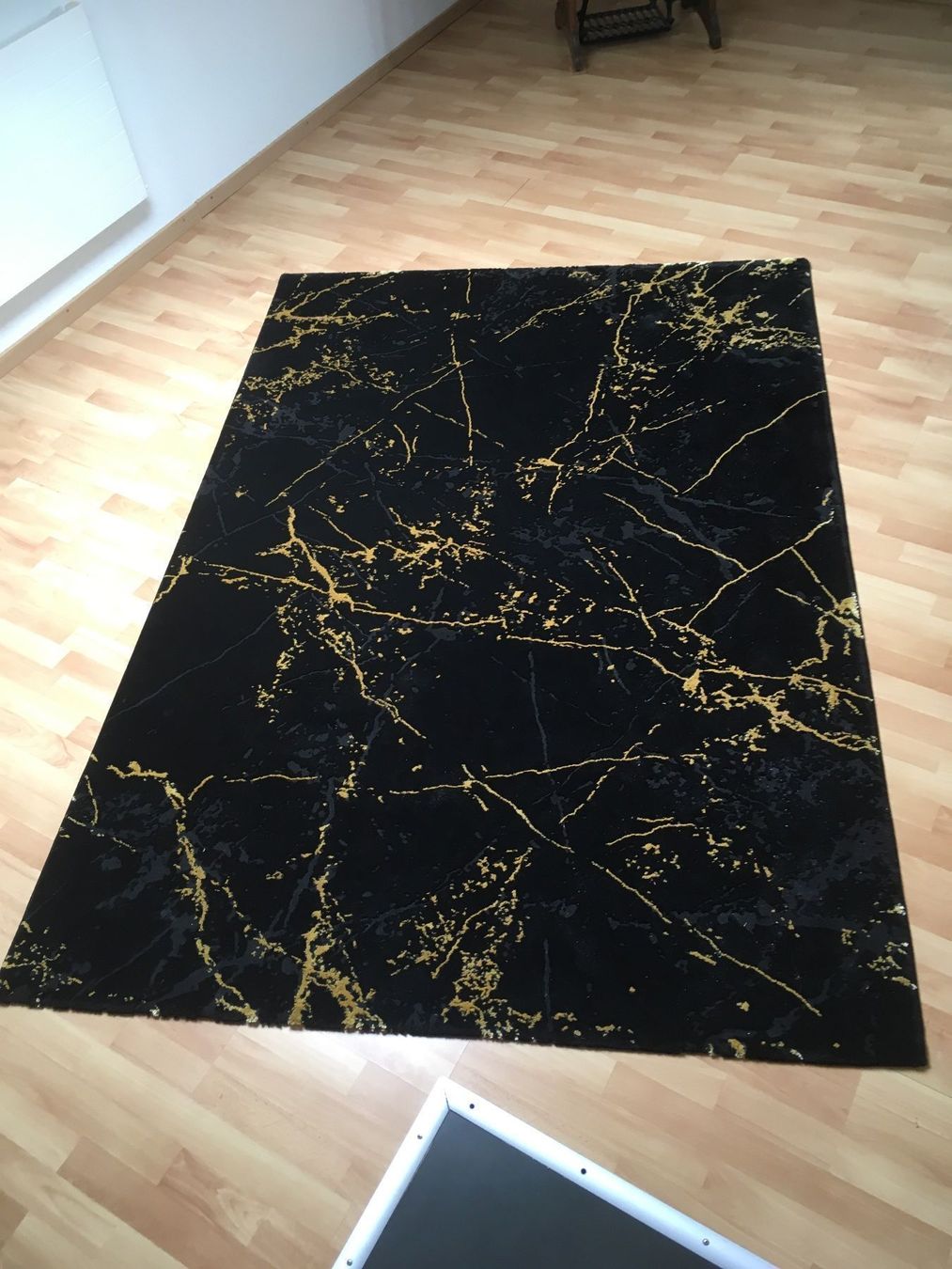 Teppiche: Teppich schwarz, Gold 160 x 230 – Neu (gemäss Beschreibung) aus Bettwiesen von Zustand57