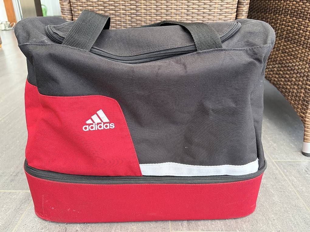 Adidas Borse: Adidas Sporttasche mit Schuhfach – Usato da Muri AG venduto da cat_qd2g