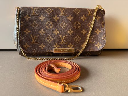 LOUIS VUITTON FAVORITE MM (25cm) Pochette Monogram