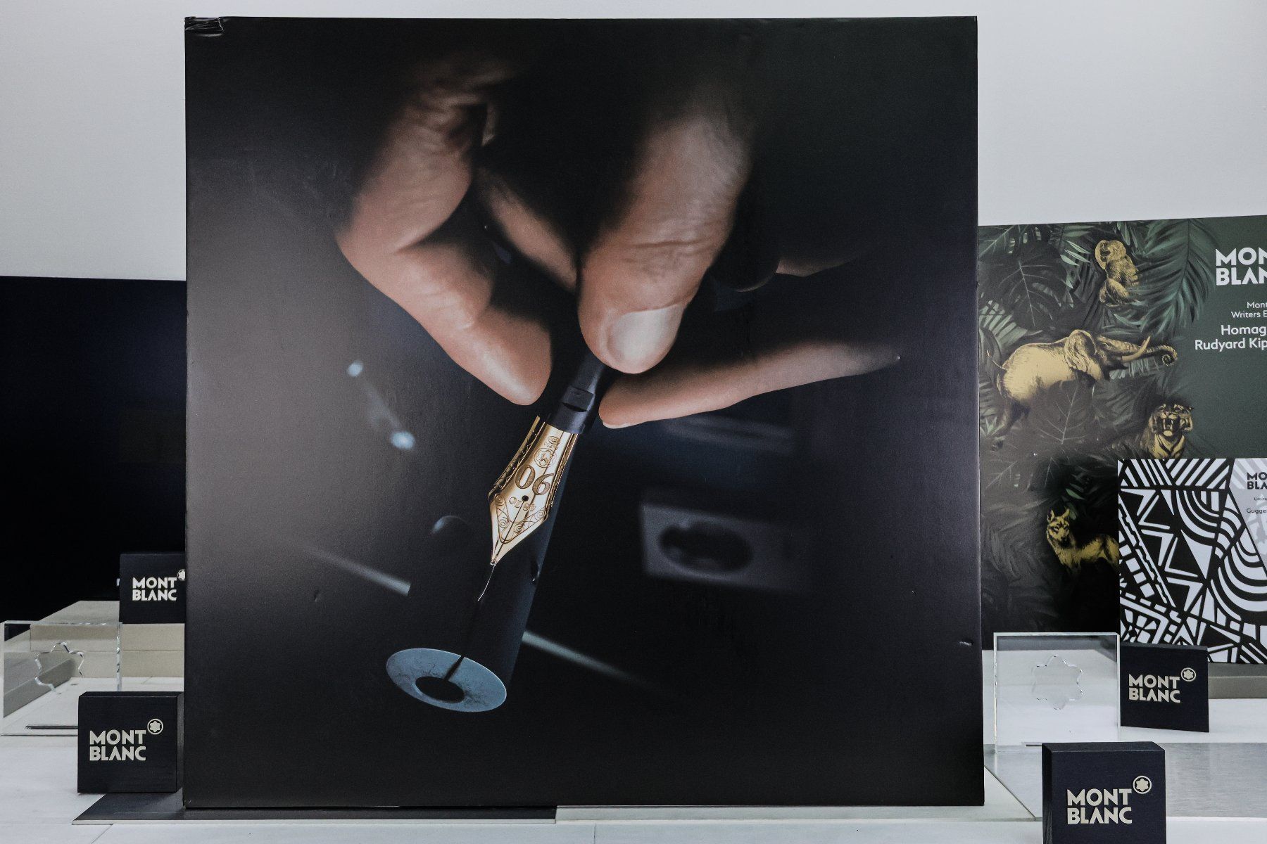 Foto & Immagini: NEU-Montblanc Bild robust aus Spanplattenholz-Sammlerobjekt! – Nuovo e nell'imballaggio originale da Kilchberg ZH venduto da Luxury-Goods-CH