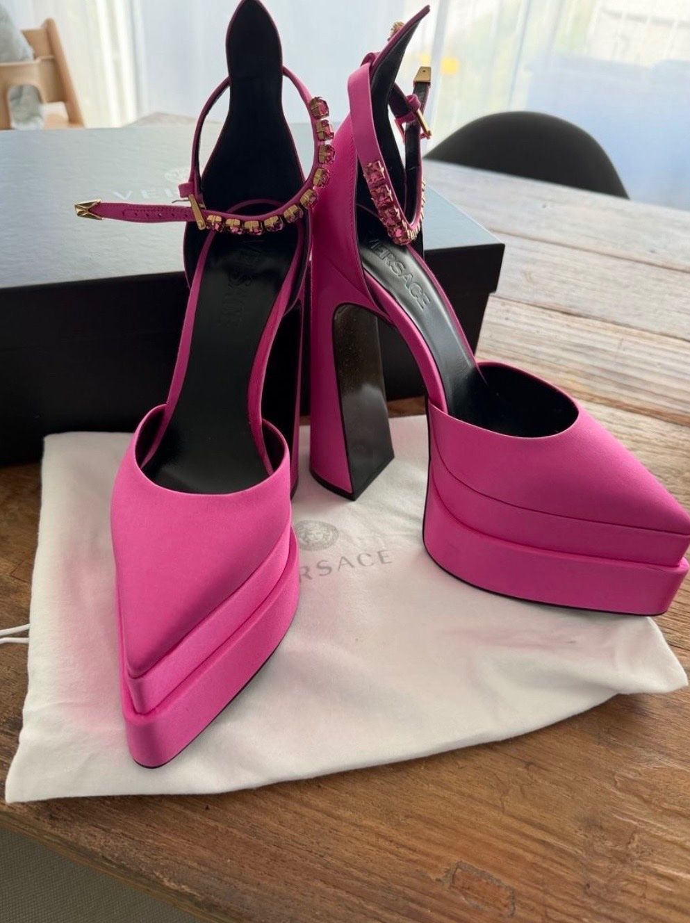 Versace Scarpe da donna: Originale Versace Plateau-Pumps Pink Gr. 38.5 – Nuovo (secondo la descrizione) da Zürich venduto da laribuechel 1