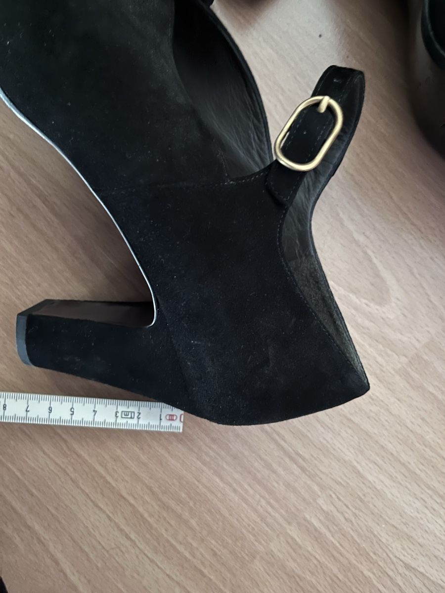 Scarpe da donna: Schwarze Pumps mit Blumen Chie Mihara , Gr. 39 – Usato da Zell ZH venduto da Spring1509 1
