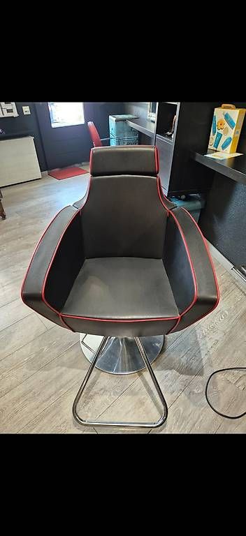 Poltrone: Siège Coiffeur & Barber – Usato da Orbe venduto da ilo_bvp6