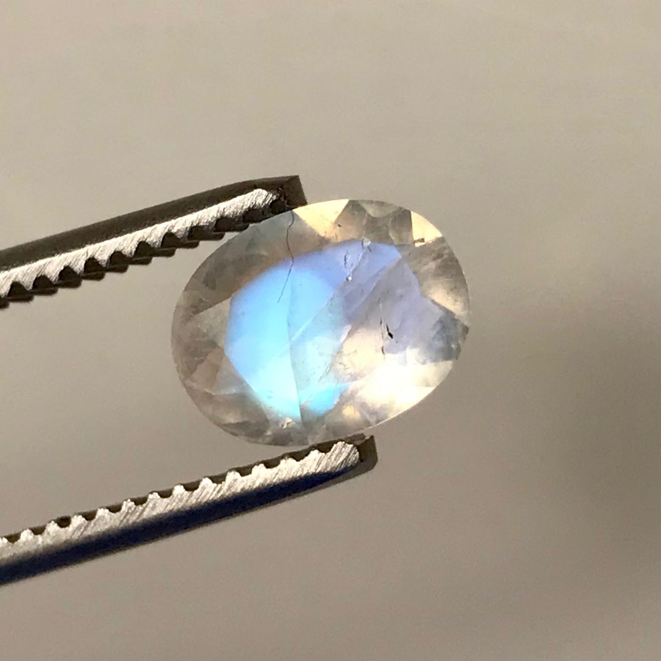 Pietre preziose: Regenbogen Mondstein, 1.6 Karat, weisser Labradorit – Nuovo (secondo la descrizione) da Biel venduto da djvalbnc 5