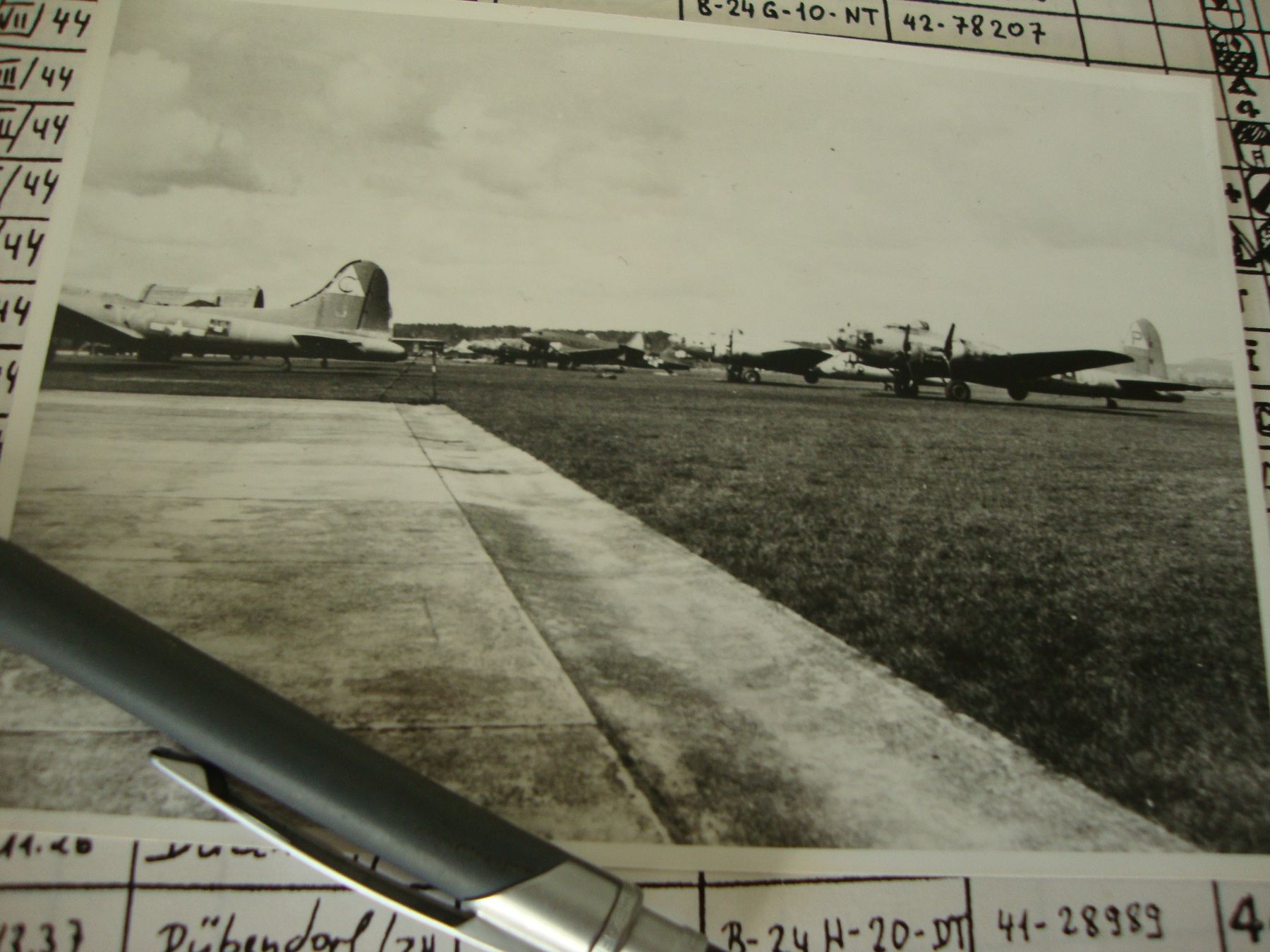 Poster & Bilder: Dübendorf 1945 Bomberpark – Gebraucht aus Weinfelden von Fortress