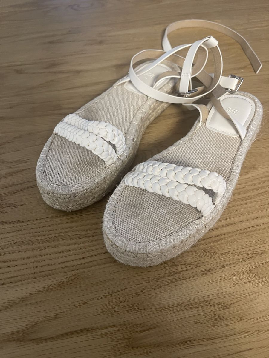 H&M Scarpe da donna: H&M Espadrilles mit Flechtanteil – Usato da Bassersdorf venduto da Sandy456 4