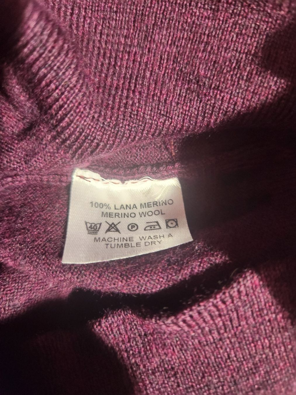 Globus Pulls & Sweat-shirts: Pull Col V Globus 100% laine Merino prune taille S – D'occasion à Niedergösgen par Eva2410 5