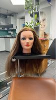 Übungskopf mit langen braunen Haaren