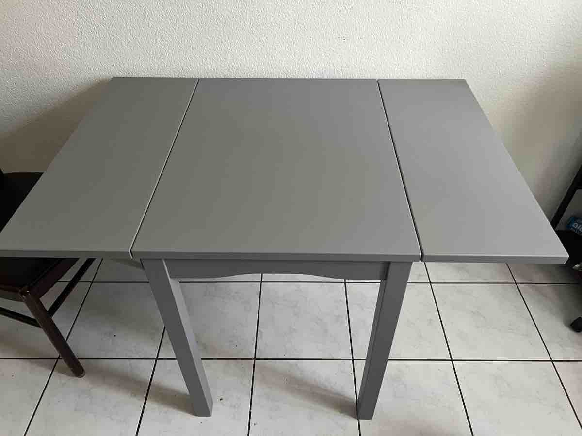 Tavoli: Table à manger extensible carrée grise – Usato da Biel/Bienne venduto da son_svk2 2