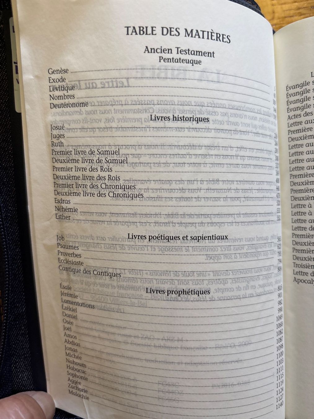 Libri: La Bible en français courant – Usato da Genève venduto da Buens4 4