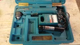 Makita Winkel- Bohrmaschine, Akku und Ladegerät mit Koffer 
