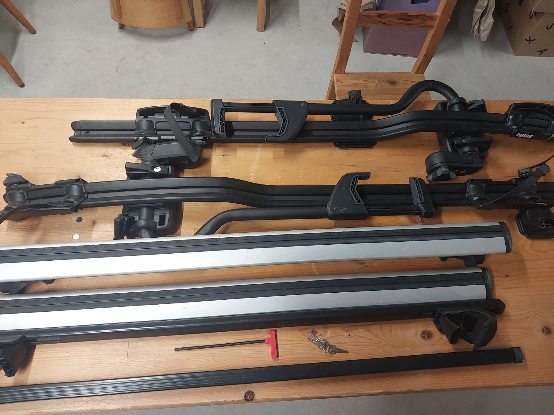 Thule Portapacchi: Thule Velo Dachträger Set – Usato da Winterthur venduto da Strubzilla