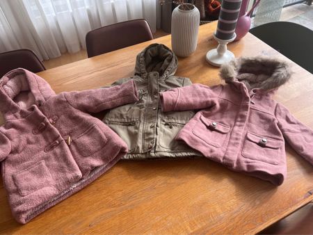 Winterjacken-Set: Warm, stilvoll, Gr. 80 - Top Zustand!