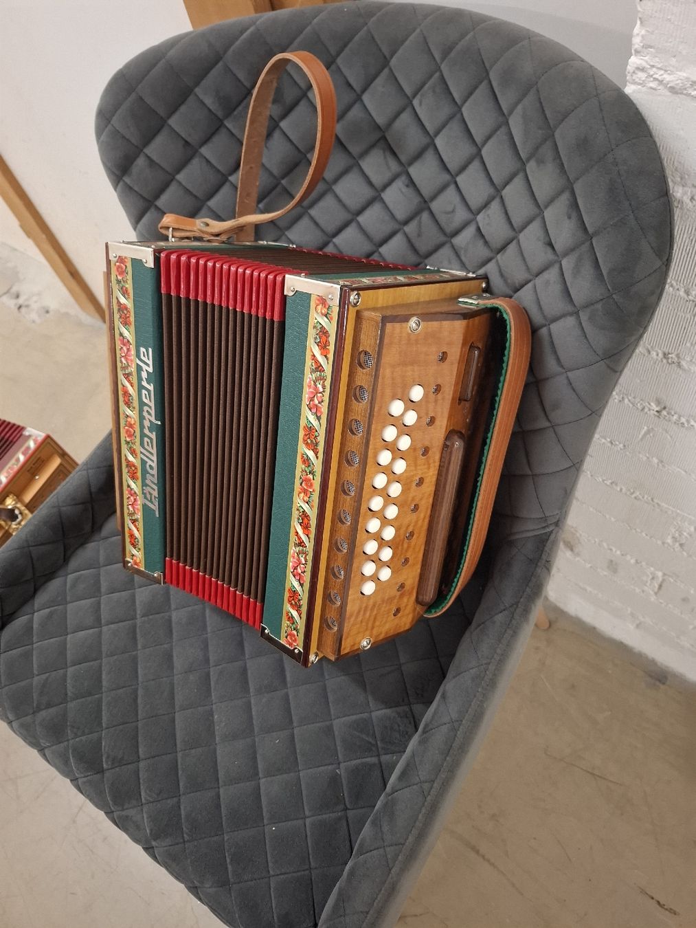 Strumenti musicali: schwyzerorgeli.wie neu – Usato da Villeneuve venduto da BibiVintage 8