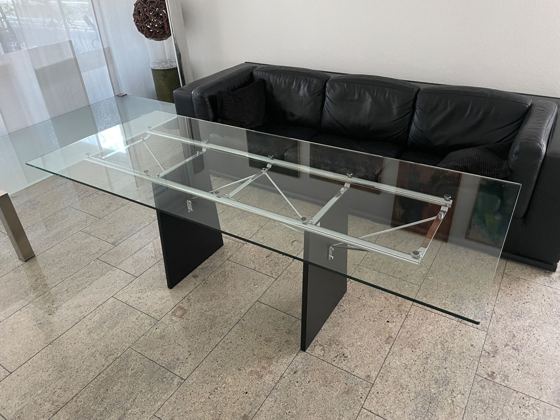 Victoria Möbel Tavoli: Victoria Design Glastisch / Esstisch / Designklassiker – Usato da Zug venduto da Jason_16