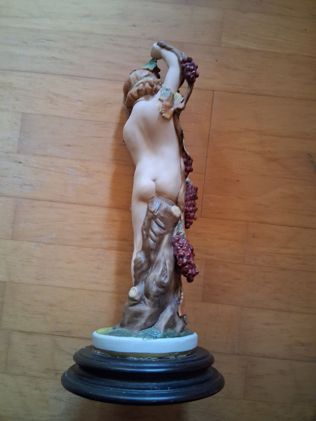Figuren: Porzellan Figur mit Weintrauben – Gebraucht aus Lengnau von robinie02 1