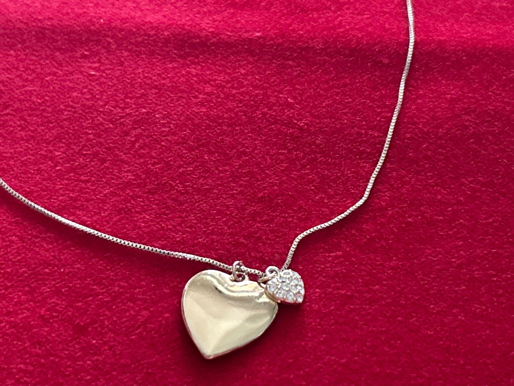 Ketten: Modeschmuck Halskette mit  2 Herze goldfarbenen – Gebraucht aus Brunnen von Nala2929