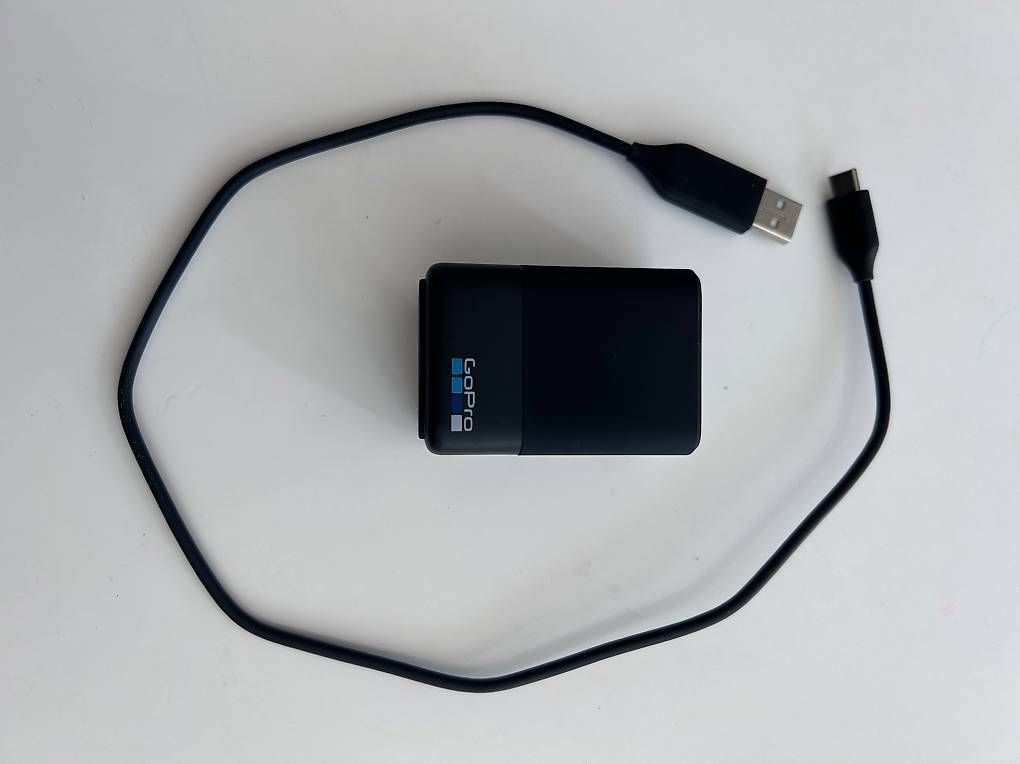 Caricabatterie: Chargeur double officiel GoPro USB-C + câble – Nuovo (secondo la descrizione) da Fully venduto da submedia