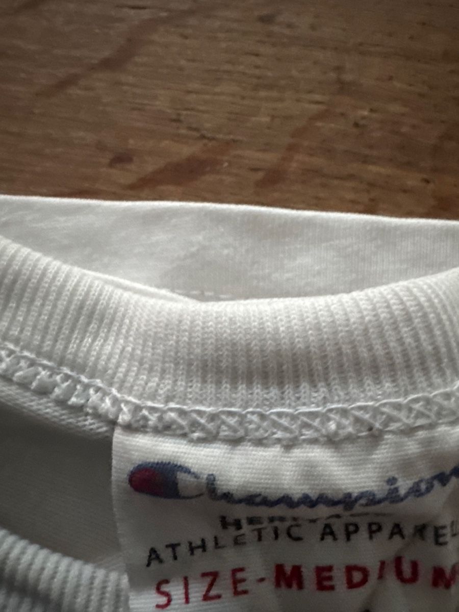 Champion T-shirt: Champion T-Shirt,Grösse M – Usato da Visp venduto da Pastis 1