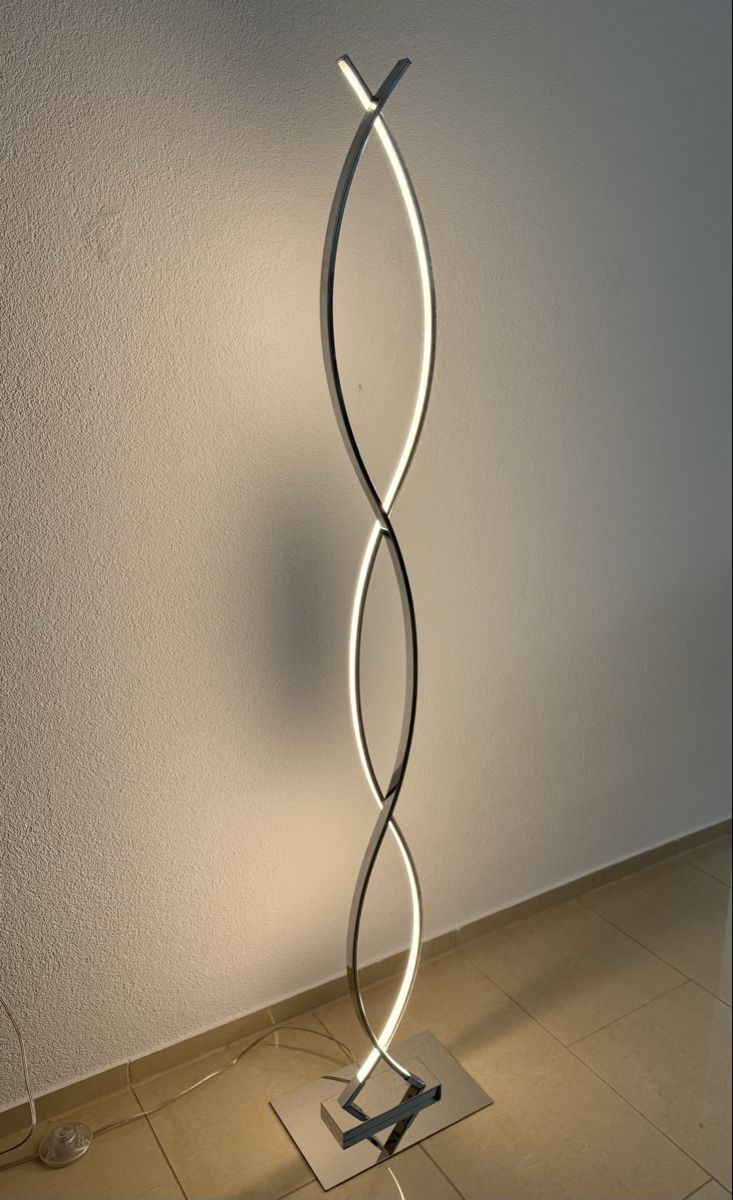Lampes: Stehlampe  – D'occasion à Busswil TG par jes_mz2l