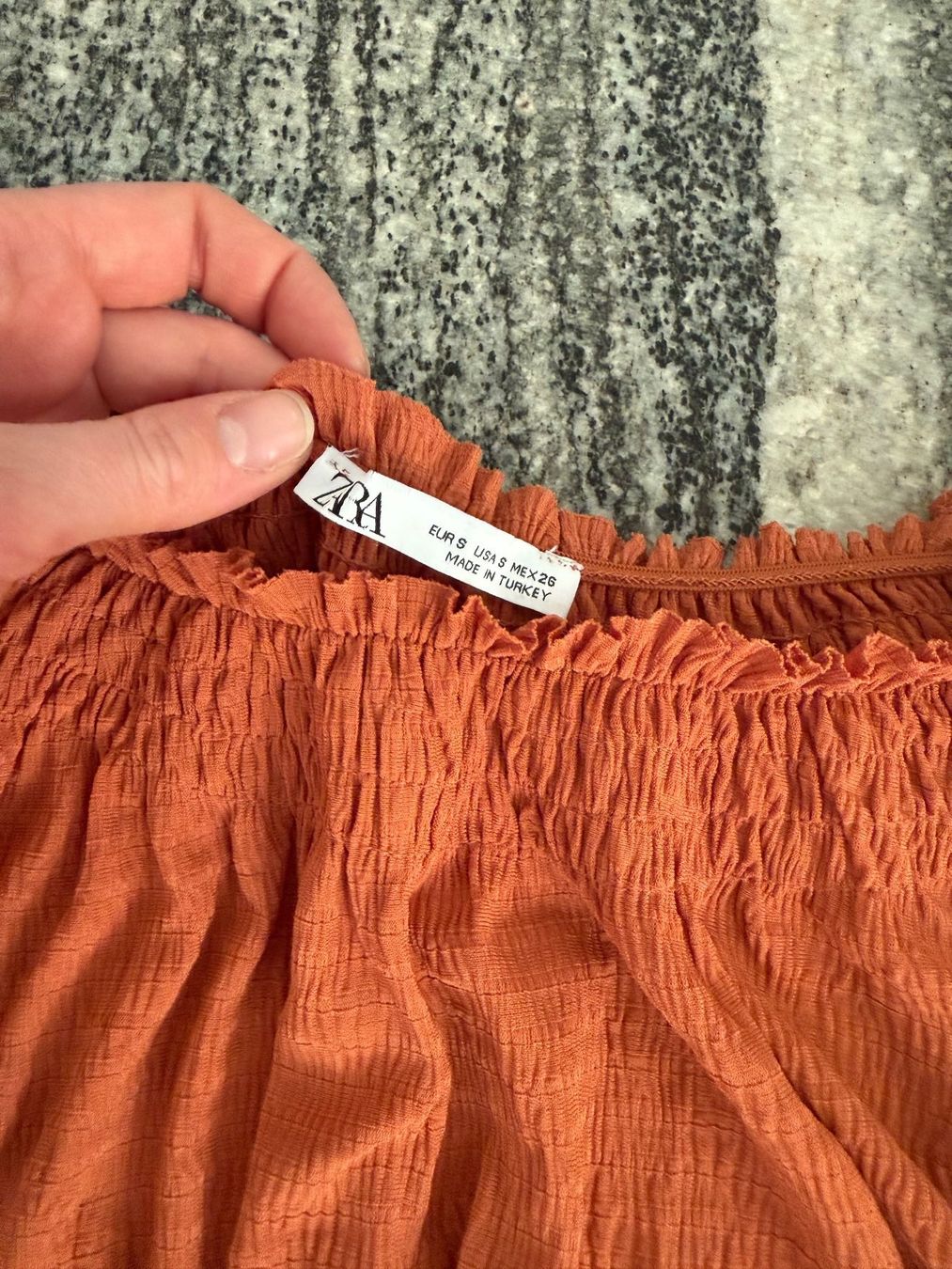 Zara Top: Orange Zara womens crop top – Usato da S. Vittore venduto da via_h2nb 1