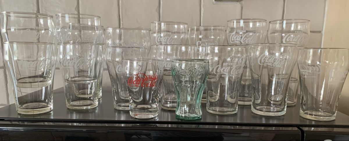 Coca-Cola Bicchieri: Vintage Coca Cola Gläser, 22 tlg. – Usato da Egg b. Zürich venduto da ohtannenbaum