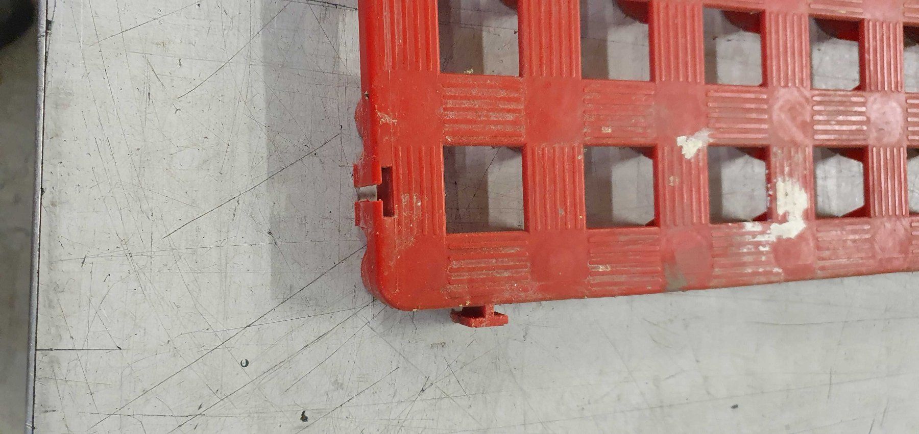 Rivestimenti per pavimenti: Kunststoff Bodenrost – Usato da Ormalingen venduto da MaurizioN 3
