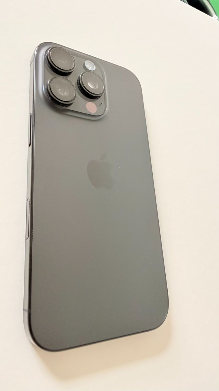 Apple Telefoni cellulari / Smartphones: iPhone 16 Pro, Black Titanium, 128GB / fast Neuzustand – Usato da Walenstadt venduto da kan_7ply 1