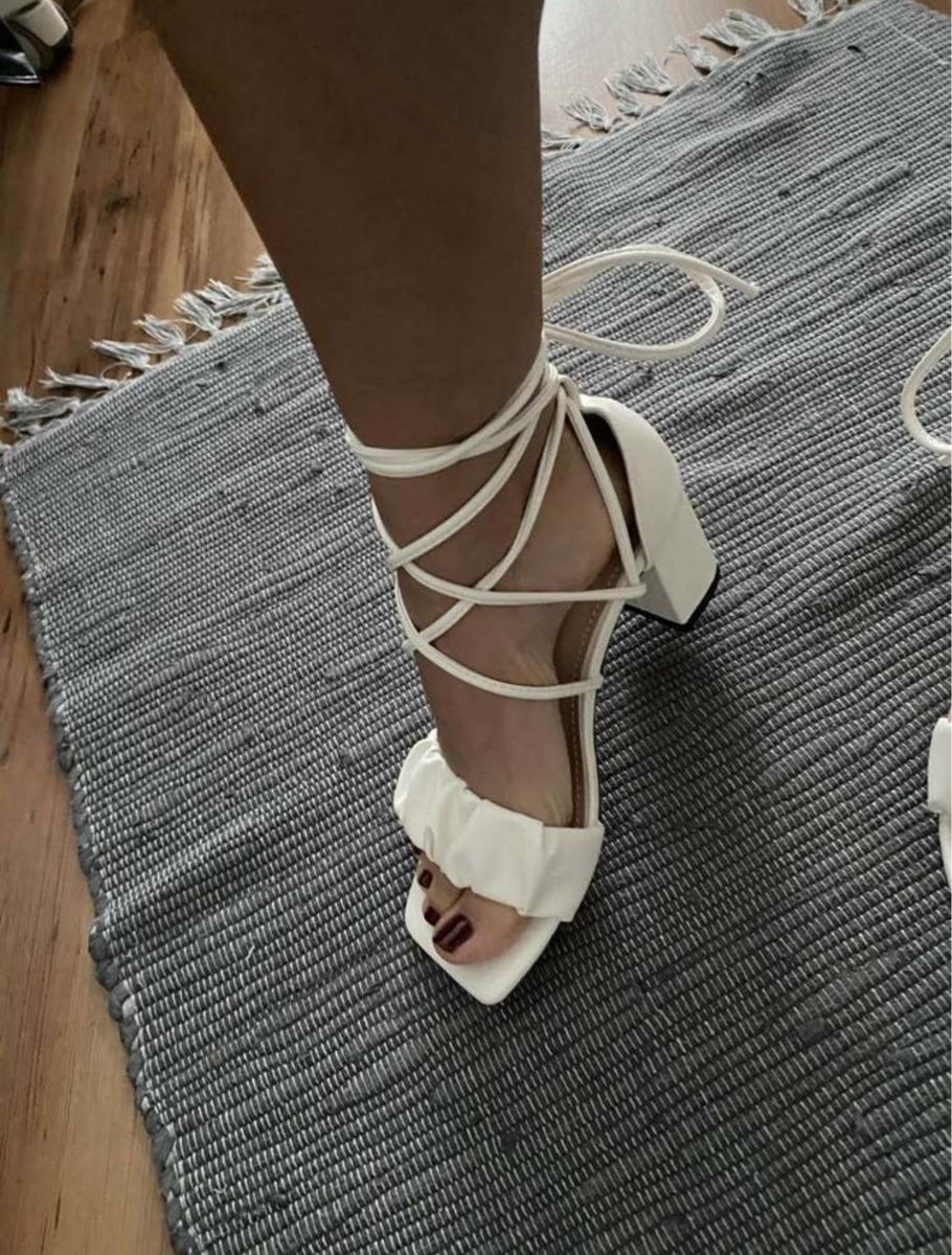 Scarpe da donna: Weisse Heels mit Schnüren – Usato da Neerach venduto da irasan 1