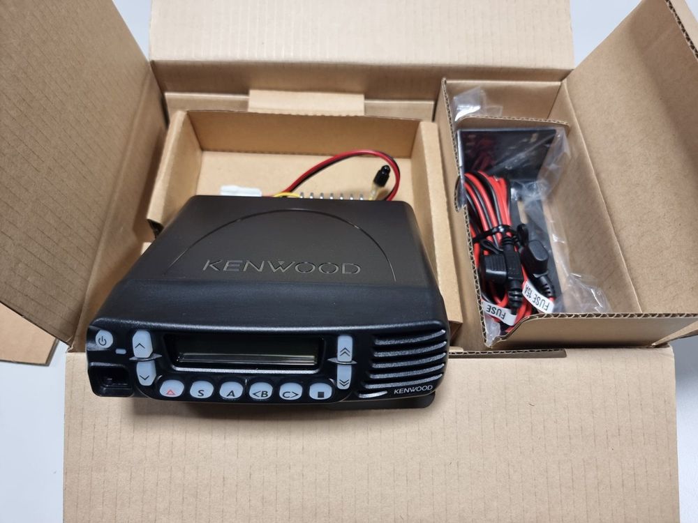 Kenwood TK7180 VHF FM TRX Neugerät mit OVP (Gerät 1) Kaufen auf