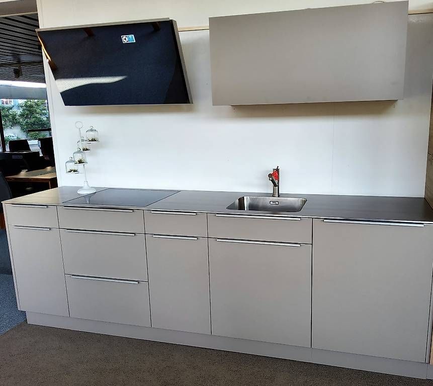 Cucine complete: Küche steingrau ab Ausstellung – Usato da Urtenen-Schönbühl venduto da wohnstudio_haller 3