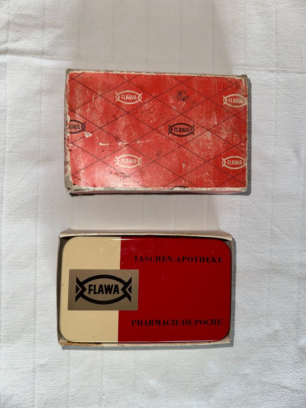 Verbandkästen: Ancienne pharmacie de poche FLAWA – Gebraucht aus Ste-Croix von mjmg