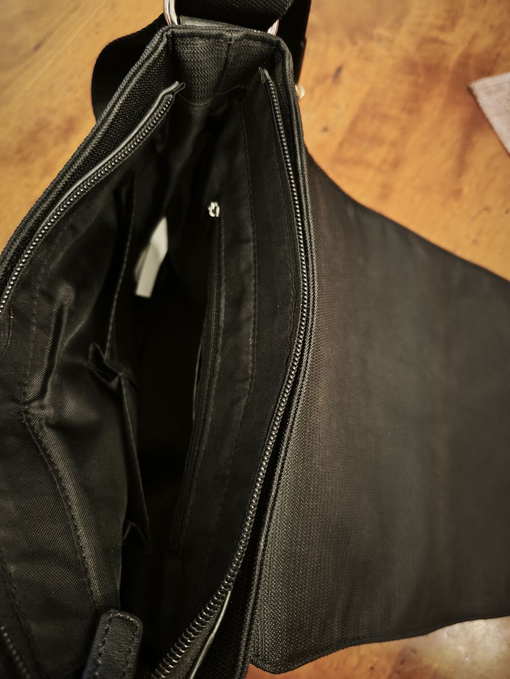 Taschen: Umhänge Tasche Schwarz – Gebraucht aus Biel/Bienne von Menelas 2