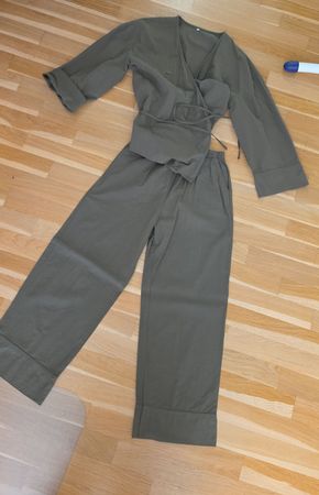 Damen Zweiteiler Wickeloberteil Hose oliv