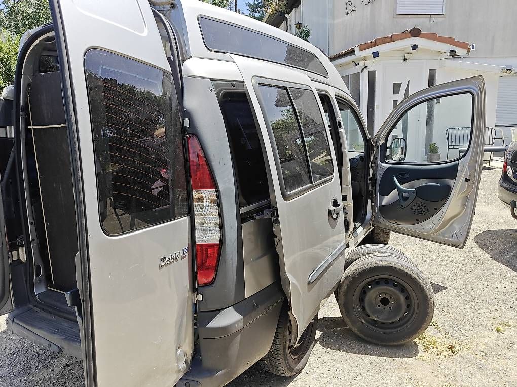 Servizi & Riparazioni: Transport handicap utilitaire polyvalent, adapté – Usato da Yverdon-les-Bains venduto da SABERFAWZY 1